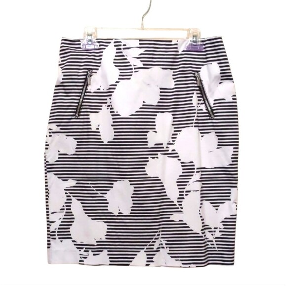 NEW YORK & COMPANY Stretchy Short Skirt Stripe Flower Size 10 - Picture 1 of 9